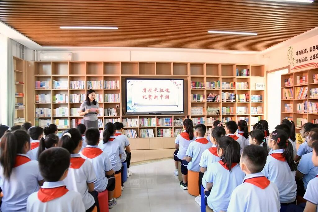 宁晋县朝阳街小学开展长征文献专题展进校园活动