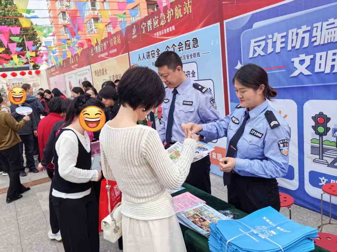 宁晋公安开展反诈防骗、文明交通集中宣传活动