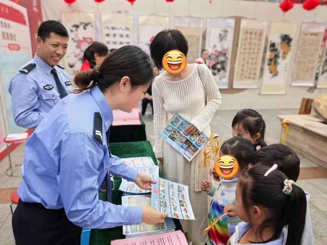 宁晋公安开展反诈防骗、文明交通集中宣传活动