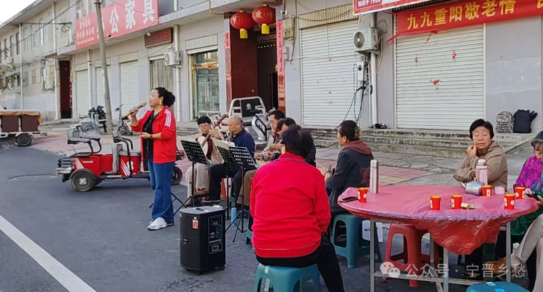 好热闹，赵县张武君家门口发生啥事了