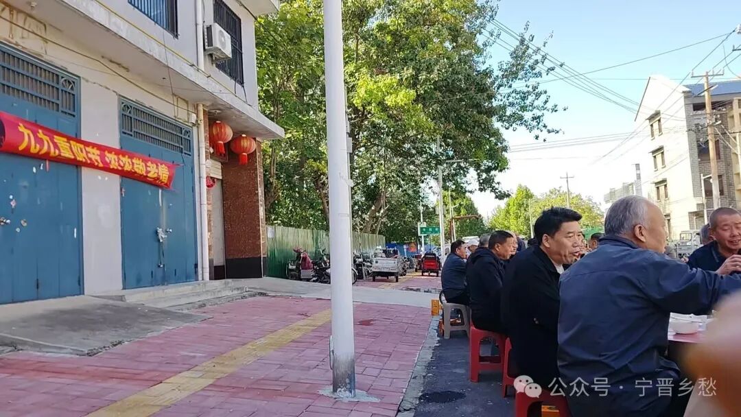 好热闹，赵县张武君家门口发生啥事了