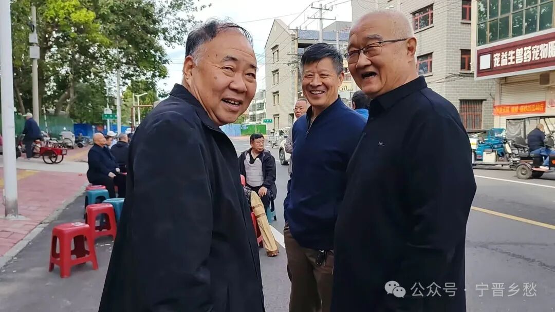 好热闹，赵县张武君家门口发生啥事了