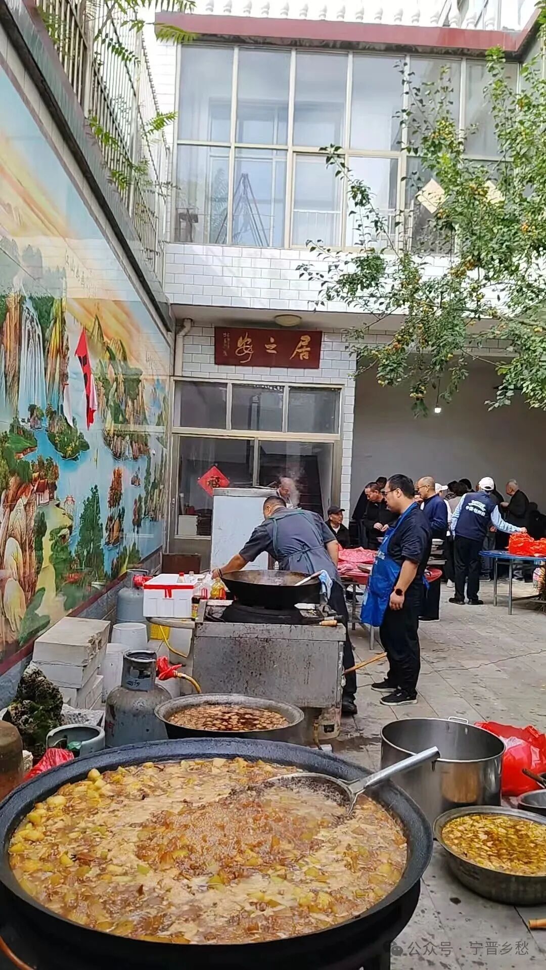 好热闹，赵县张武君家门口发生啥事了